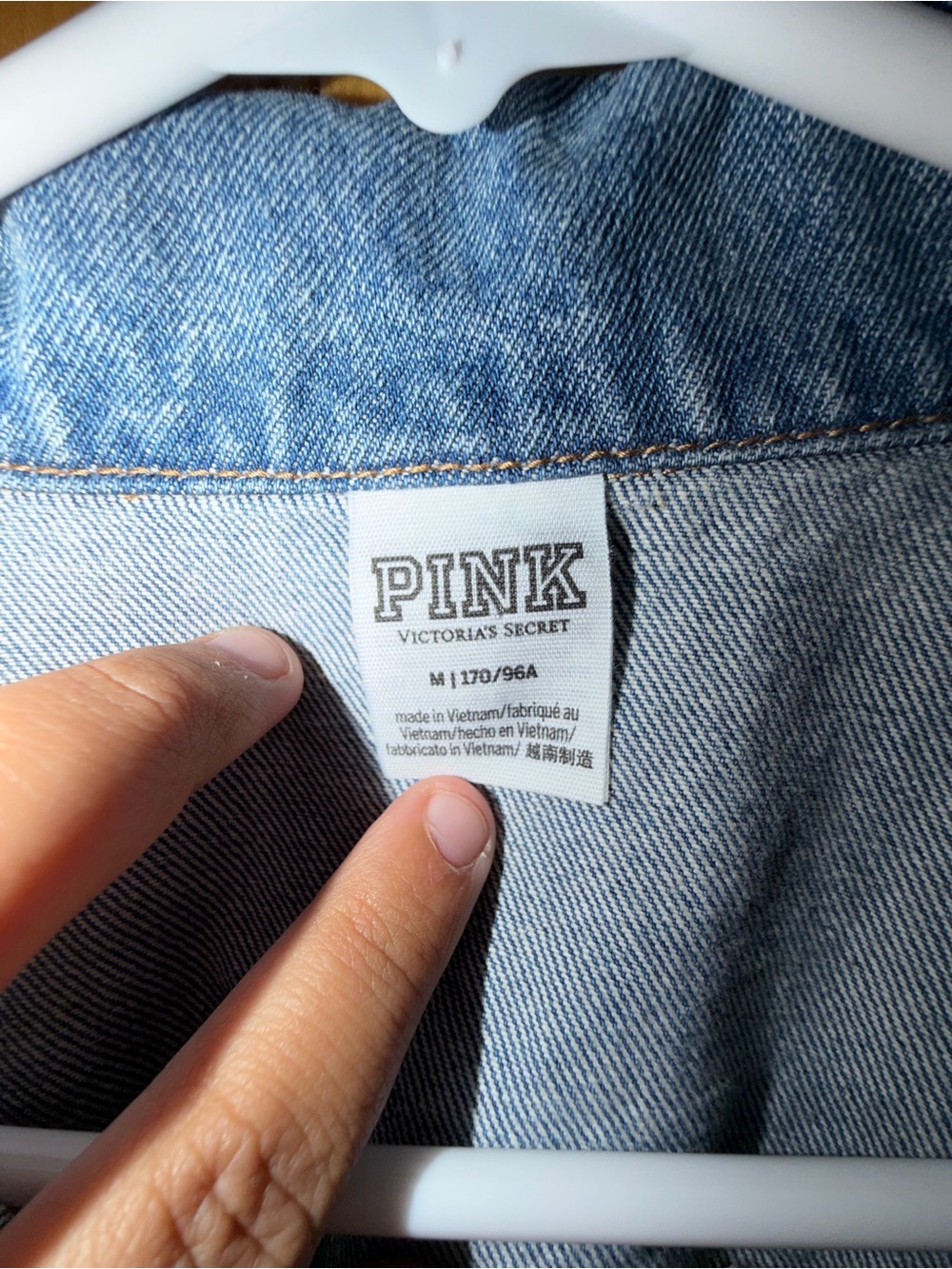 Victoria’s Secret PINK Cropped Raw Hem Women’s Denim Jacket- Size Medium - Picture 3 of 6